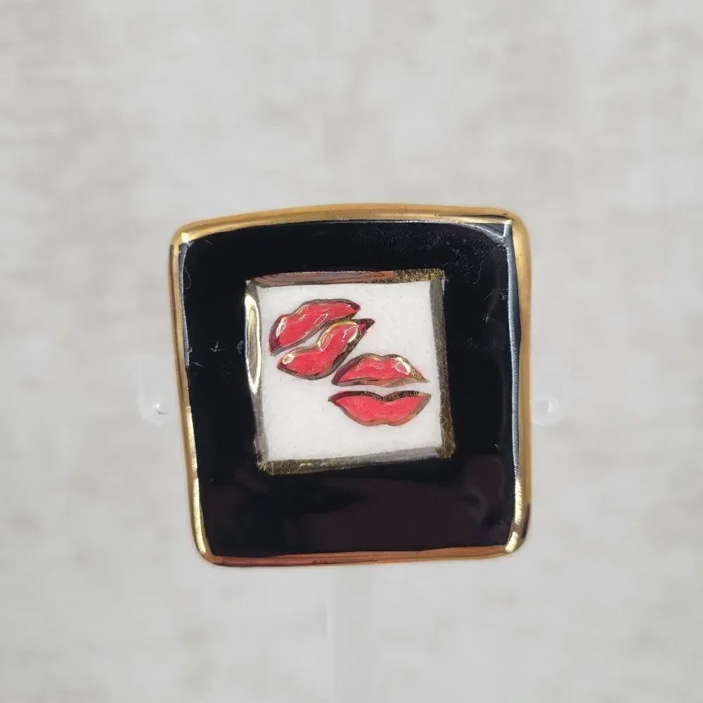 Vintage Black Enameled Red Lipstick Lips Brooch Pin Gold Metallic